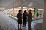 On explique...dans le patio maternelle